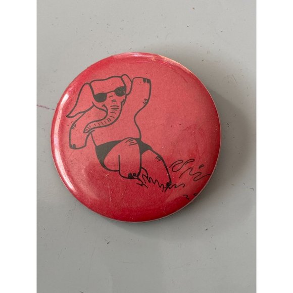 Vintage Elephant Logo Red Pinback Button - Picture 1 of 3